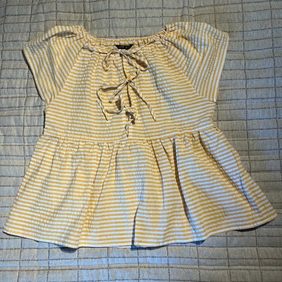 SHEIN Tops - SHEIN Women’s M Front Tie Top